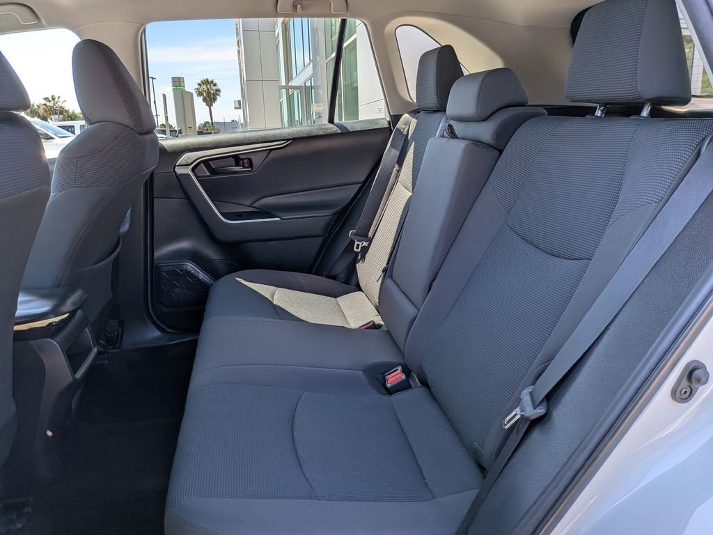 Used 2021 Toyota RAV4 LE image 25
