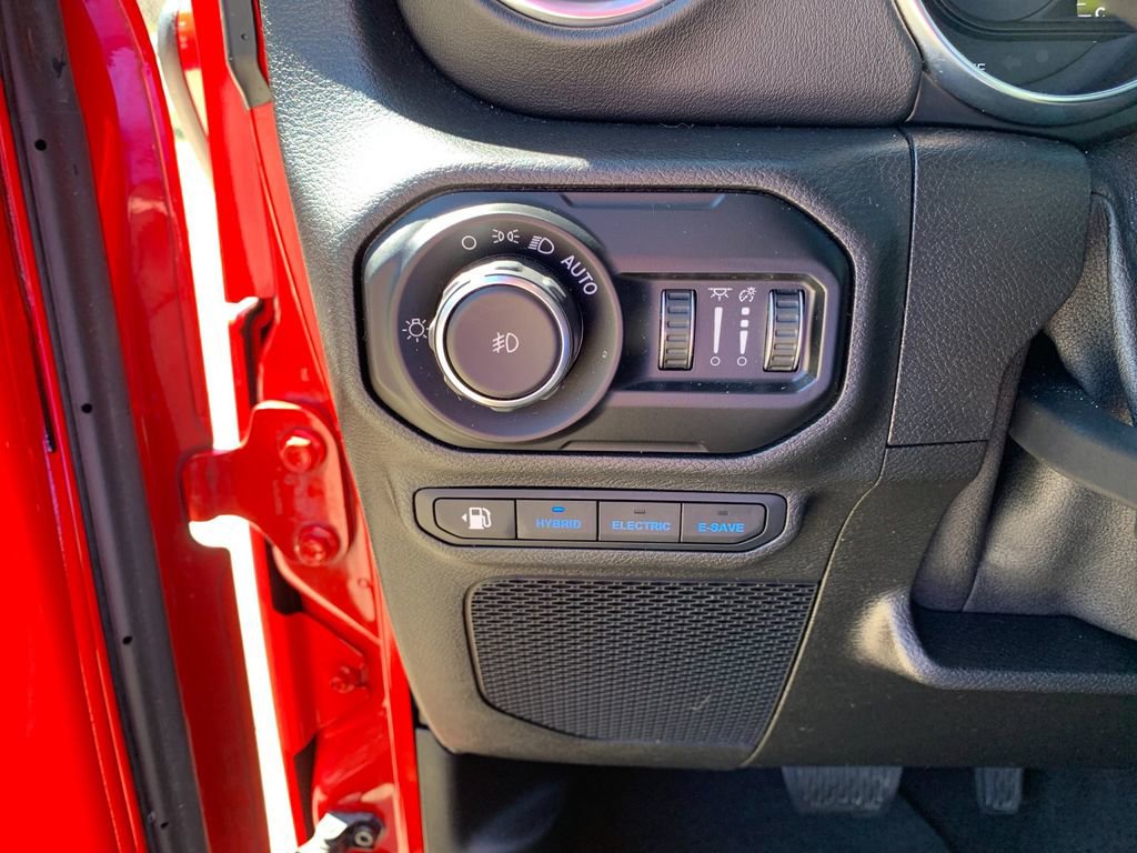 Used 2021 Jeep Wrangler Unlimited Rubicon 4xe image 33