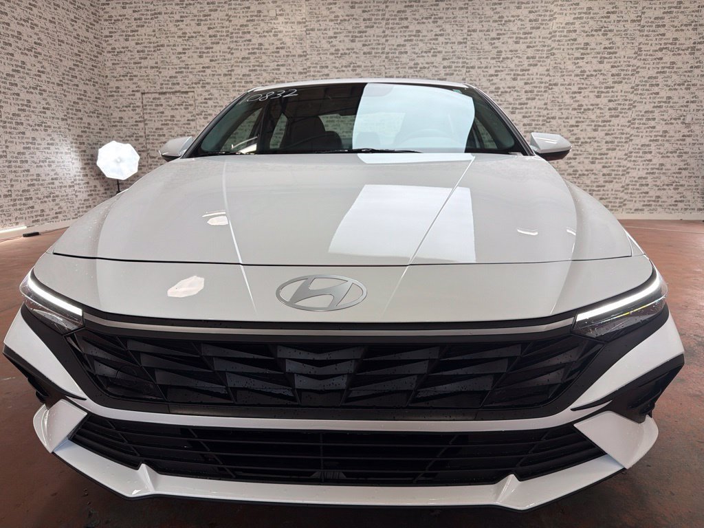 New 2026 Hyundai Elantra SE FWD image 2