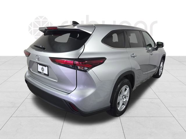 Used 2024 Toyota Highlander LE image 5