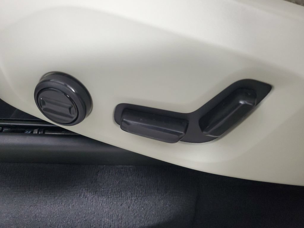 Certified 2025 Volvo XC90 T8 Core AWD/4WD image 23