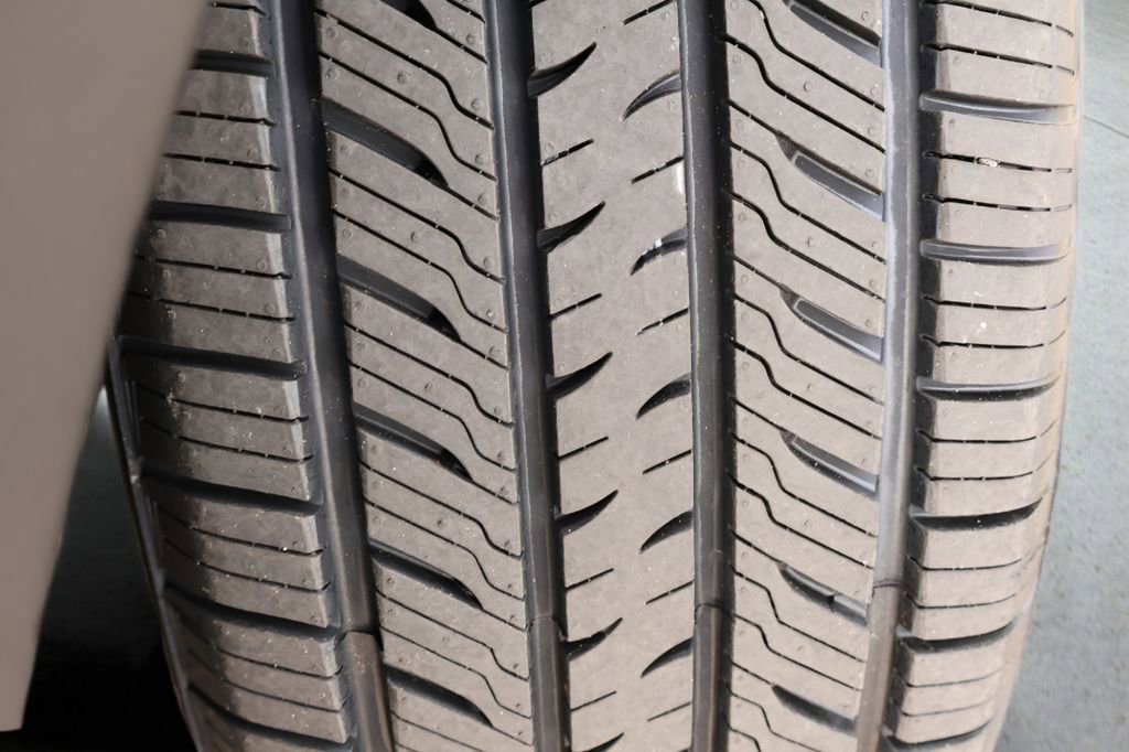 Used 2024 Cadillac XT4 Luxury w/ Cold Weather Package FWD image 29