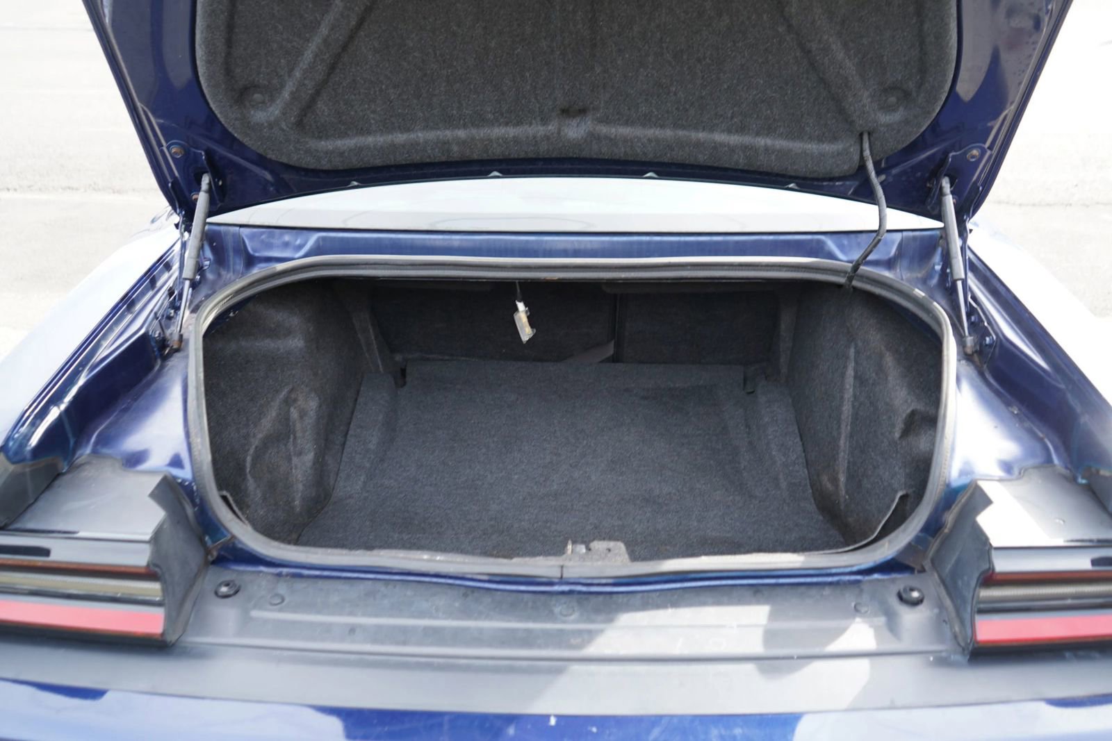 Used 2015 Dodge Challenger SXT Plus image 23