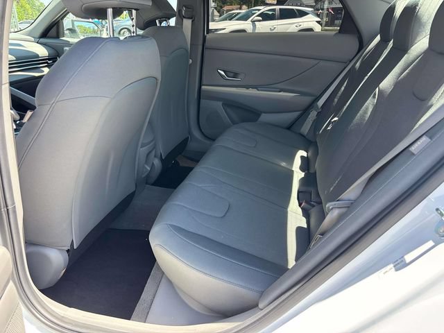 Certified 2025 Hyundai Elantra SE FWD image 13