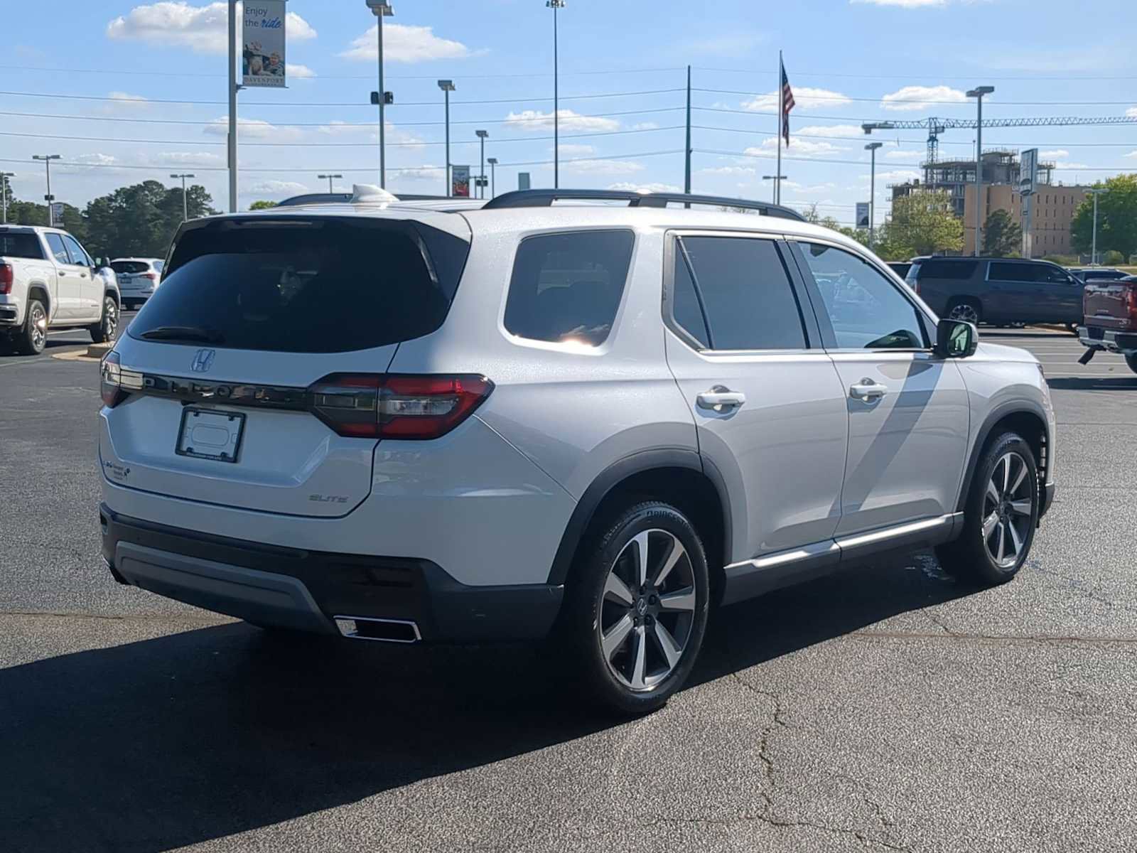 Used 2025 Honda Pilot Elite image 8