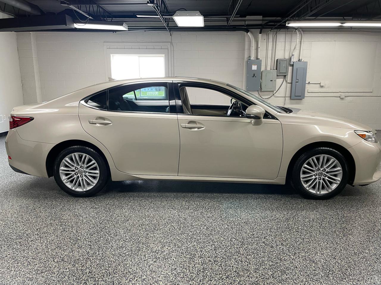 Used 2014 Lexus ES 350 w/ Luxury Package image 3