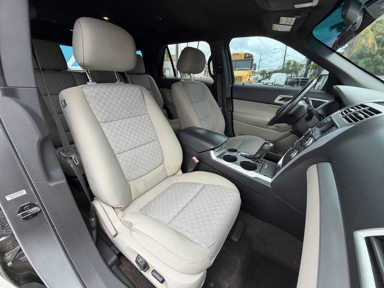 Used 2014 Ford Explorer XLT image 24