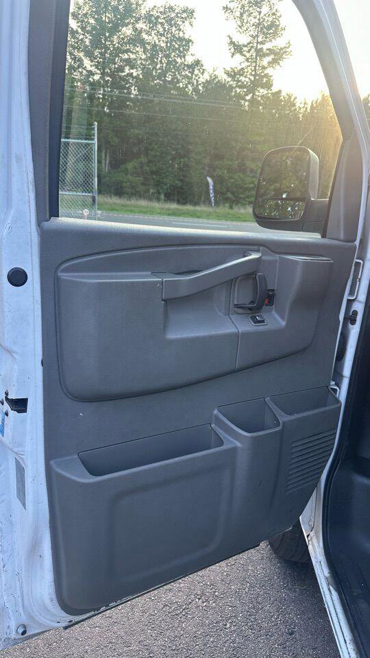 Used 2017 Chevrolet Express 2500 image 9