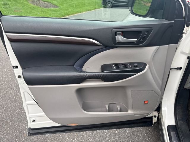 Used 2014 Toyota Highlander Limited AWD/4WD image 24