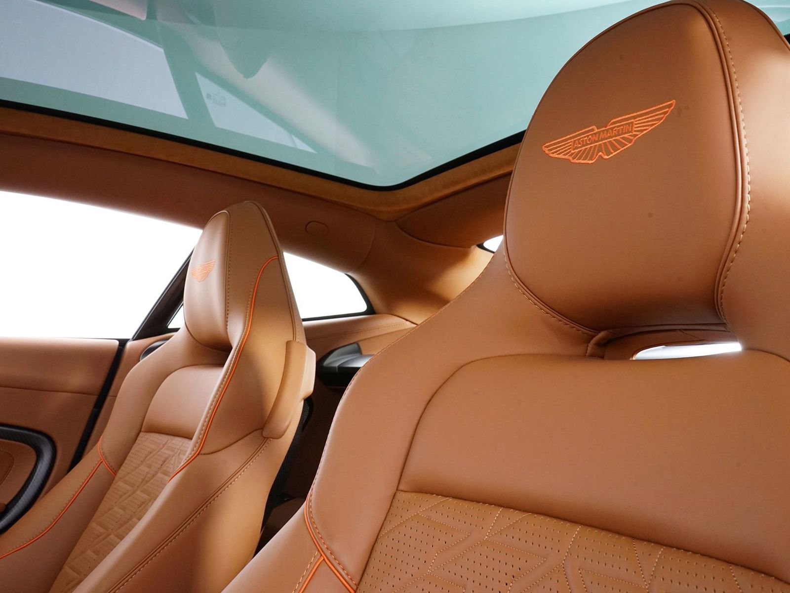 Used 2025 Aston Martin Vanquish RWD image 11