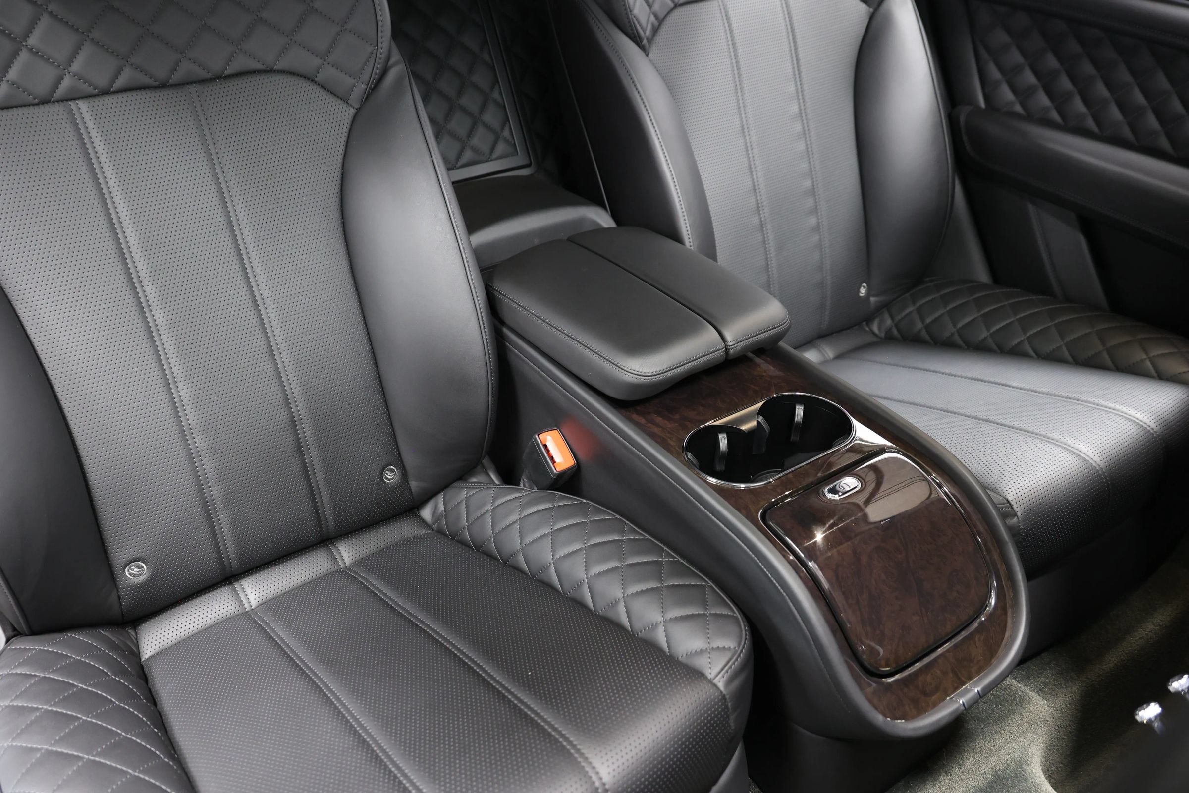 Used 2020 Bentley Bentayga Plug-In Hybrid AWD/4WD image 89
