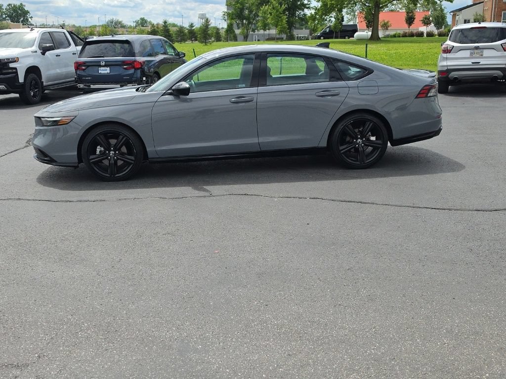 Used 2023 Honda Accord Sport image 4