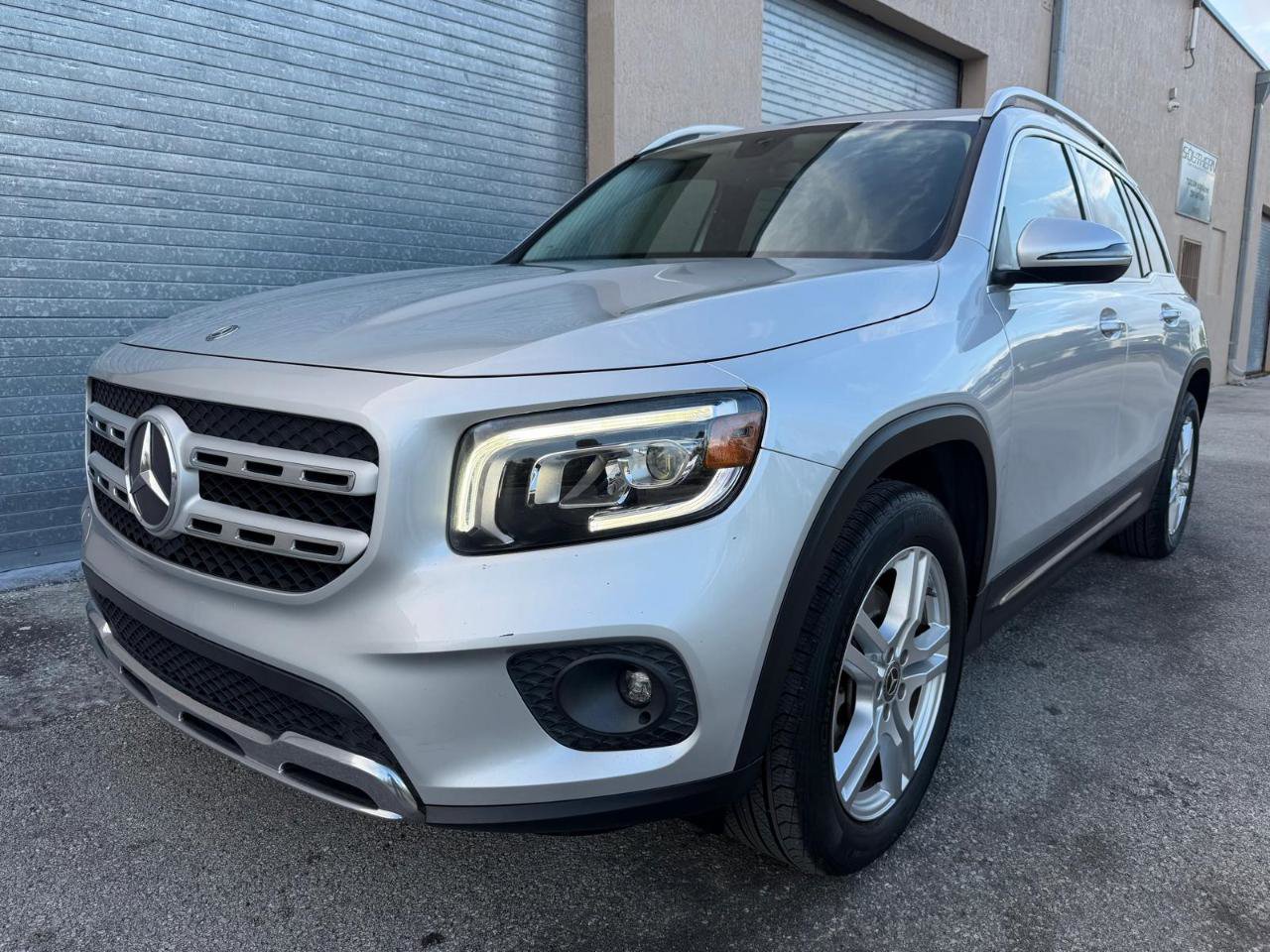 Used 2021 Mercedes-Benz GLB 250 image 2