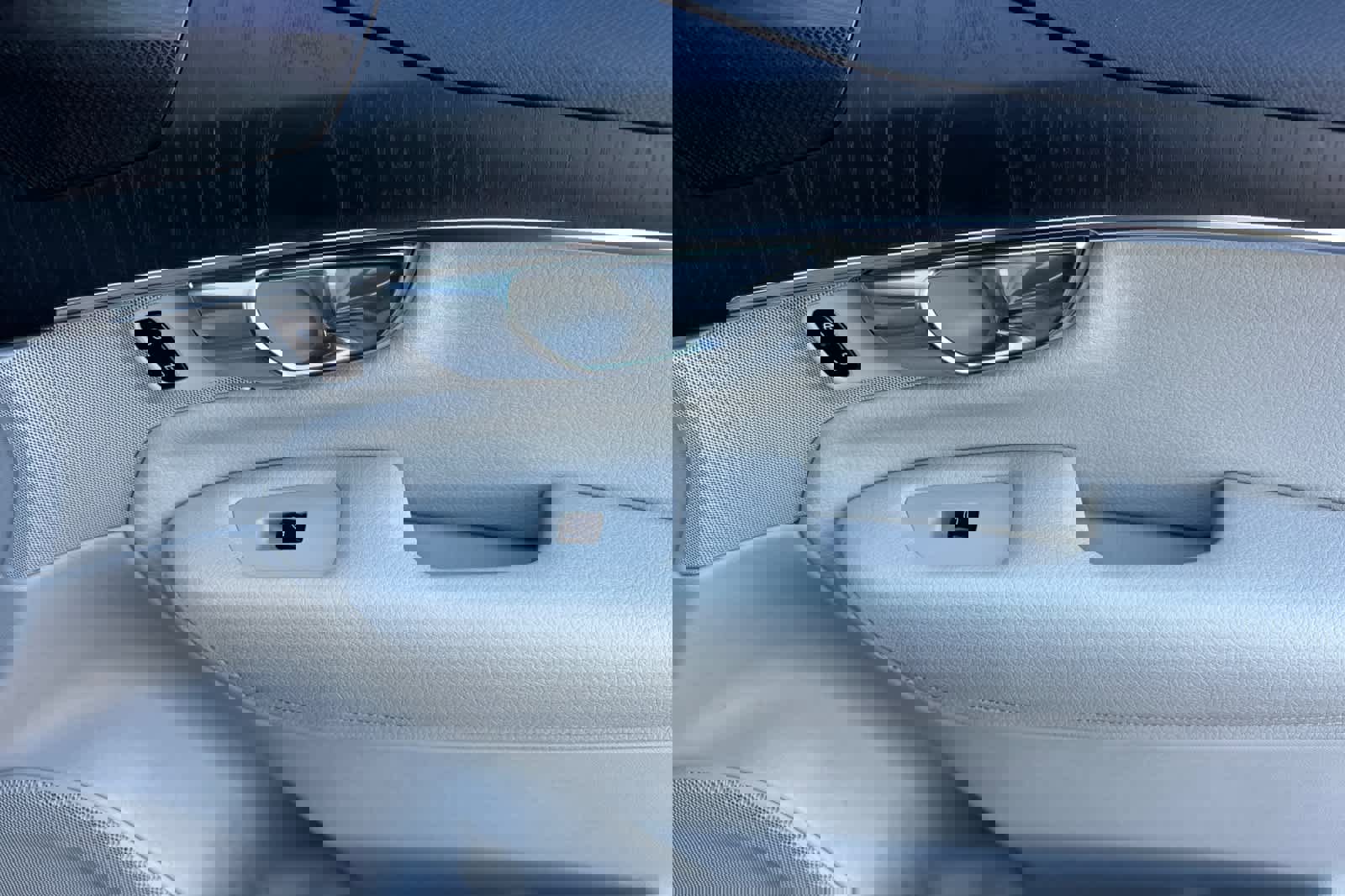 Used 2020 Volvo XC90 T8 Momentum w/ Protection Package Premier image 20