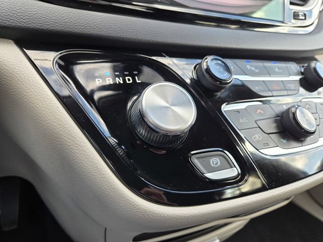 Used 2024 Chrysler Pacifica Touring-L FWD image 23