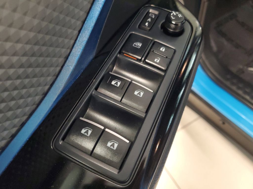 Used 2019 Toyota C-HR XLE image 18