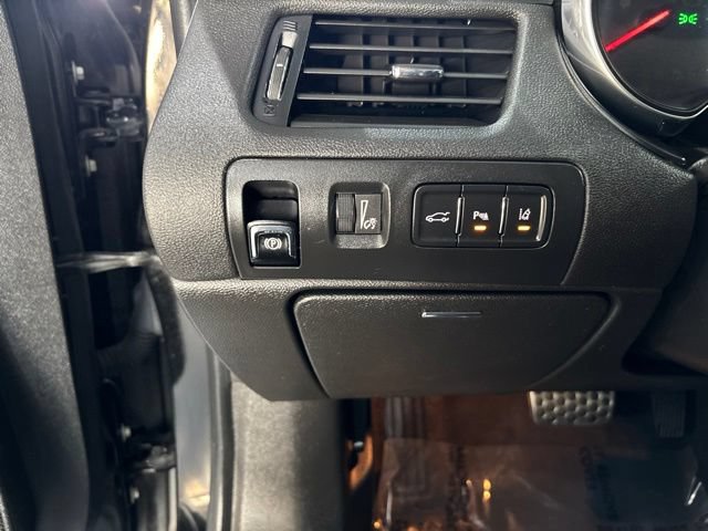 Used 2017 Chevrolet Impala Premier FWD image 16