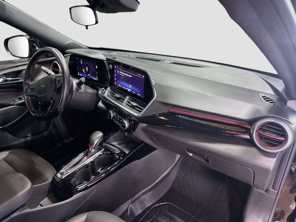 Used 2025 Chevrolet Trax RS w/ Sunroof Package FWD image 27