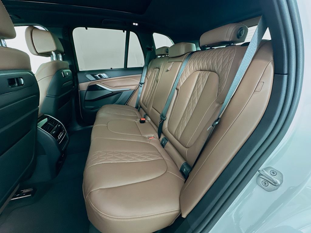 New 2026 BMW X5 M60i image 17