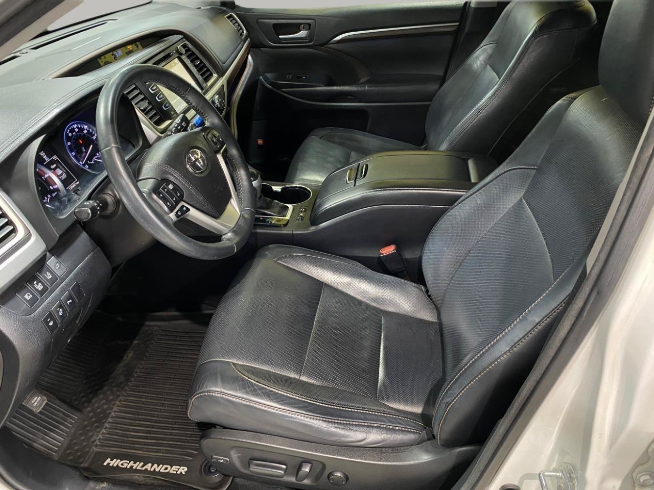 Used 2016 Toyota Highlander Limited Platinum AWD/4WD image 10