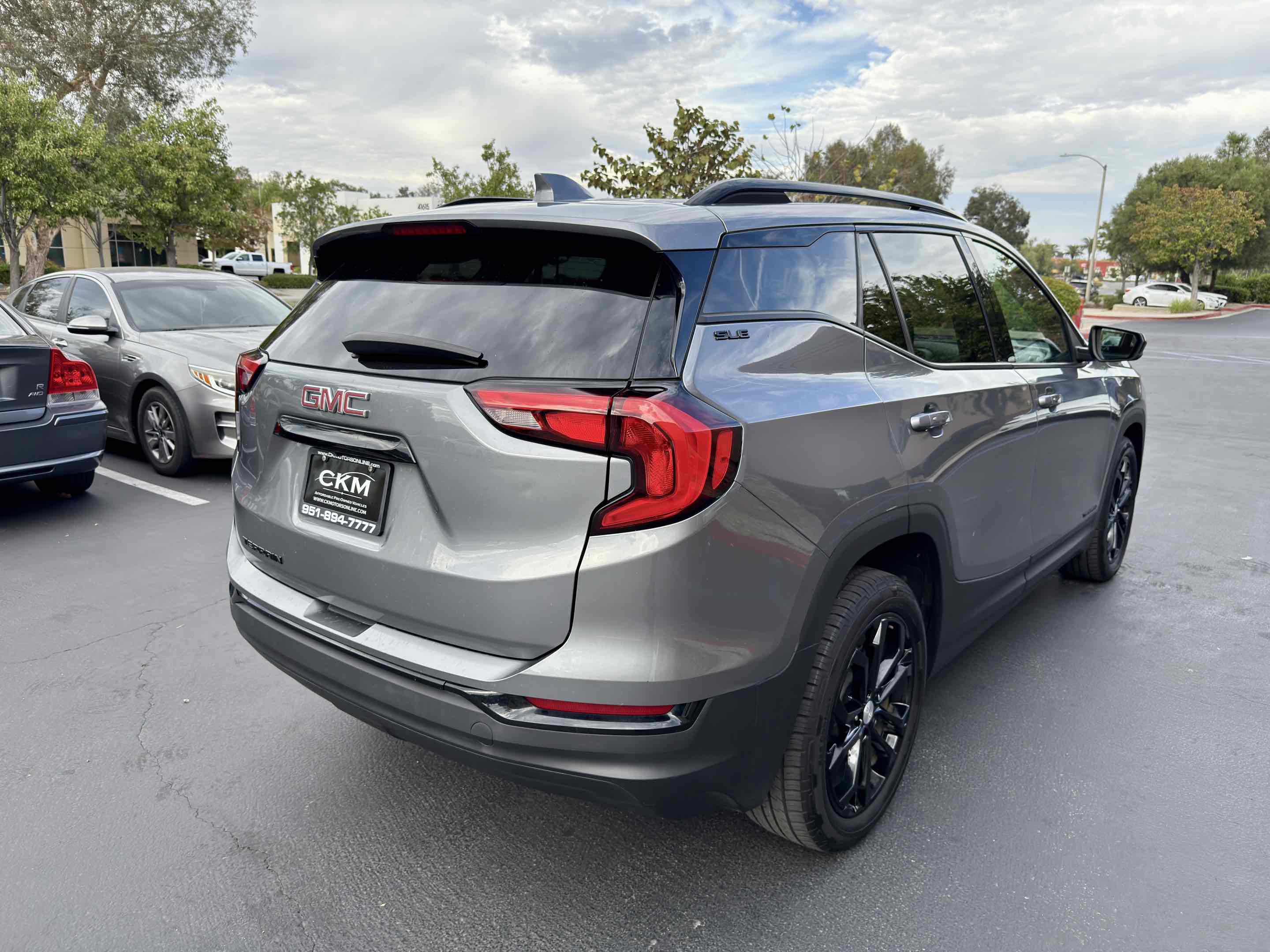 Used 2020 GMC Terrain SLE w/ Elevation Edition image 10
