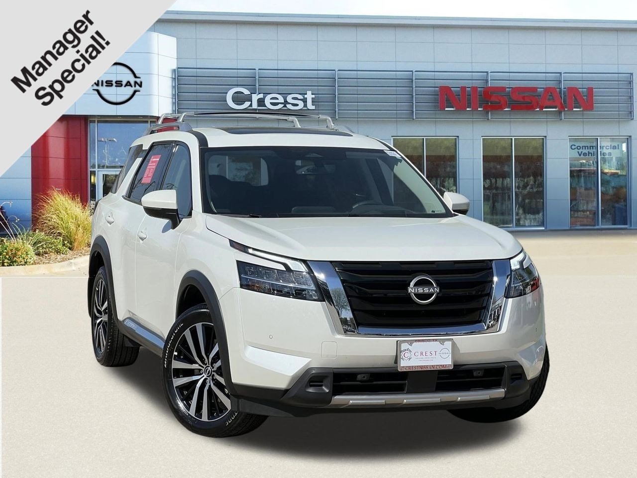 Certified 2024 Nissan Pathfinder Platinum w/ Cargo Package FWD image 1
