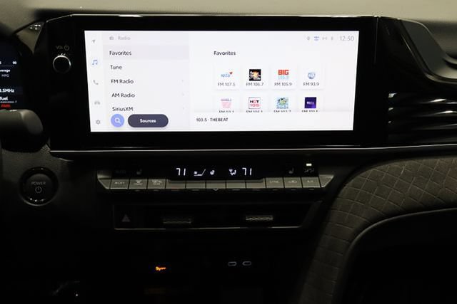 Used 2025 Toyota Camry XLE FWD image 28