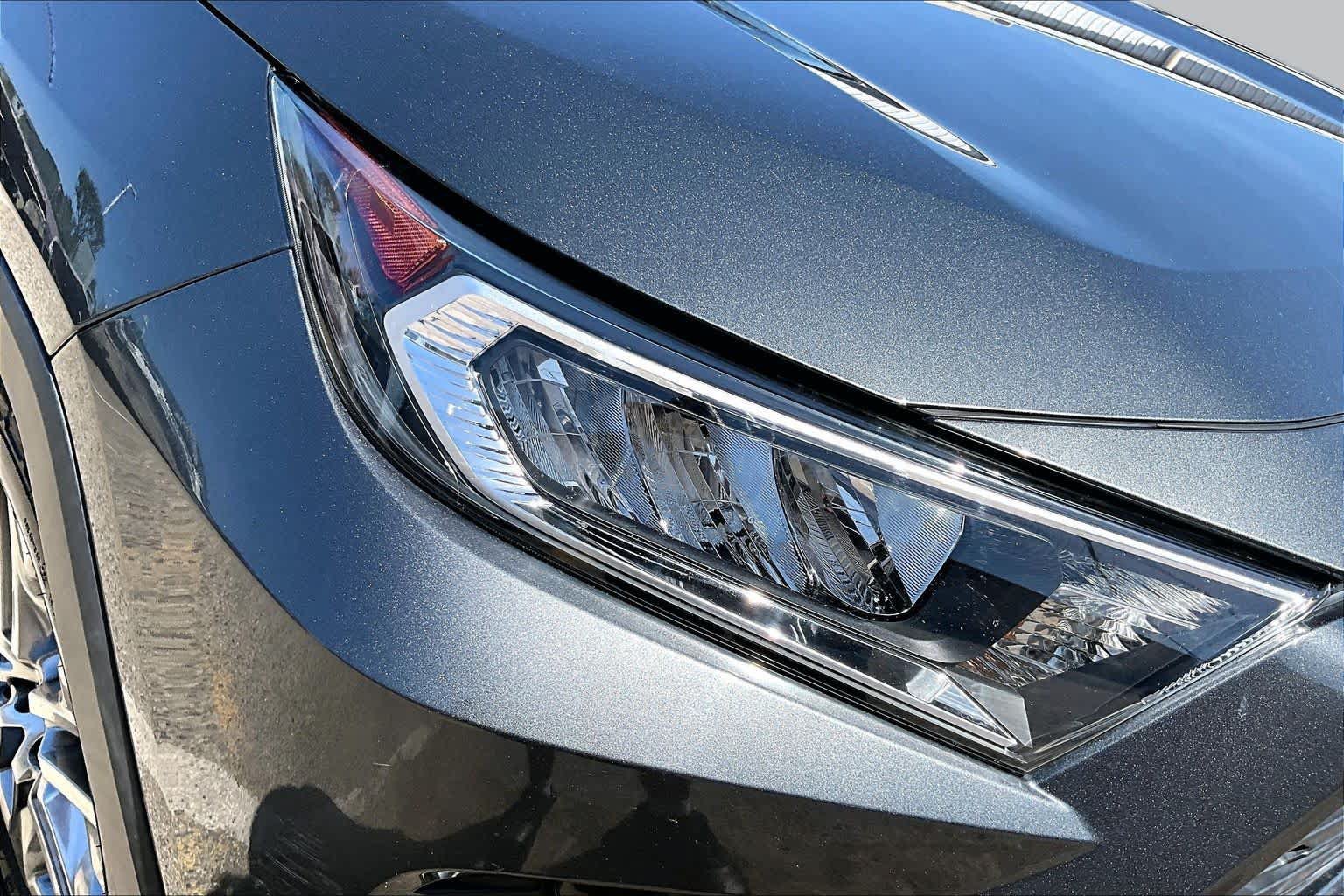 Used 2019 Toyota RAV4 XLE Premium FWD image 27