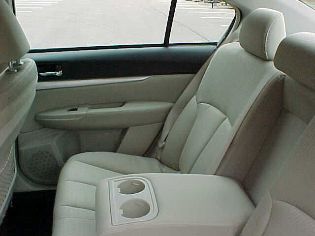 Used 2010 Subaru Legacy 2.5i Premium image 9