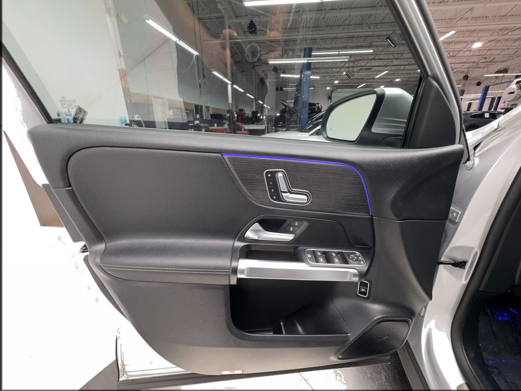 Used 2023 Mercedes-Benz EQB 300 4MATIC w/ Exclusive Package image 20
