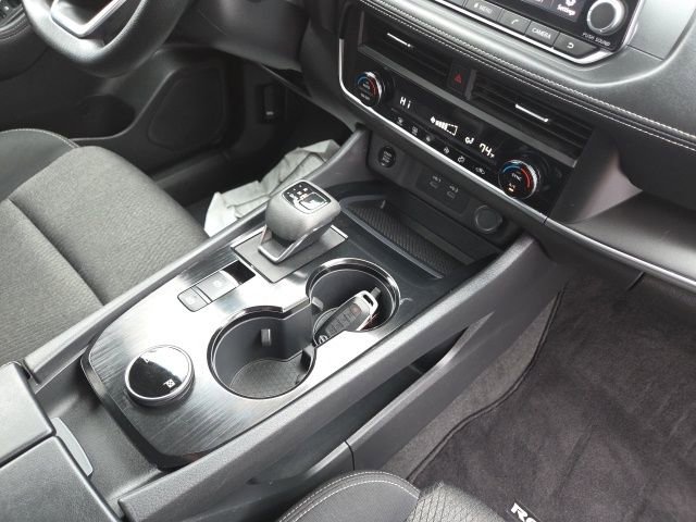 Used 2024 Nissan Rogue SV image 35