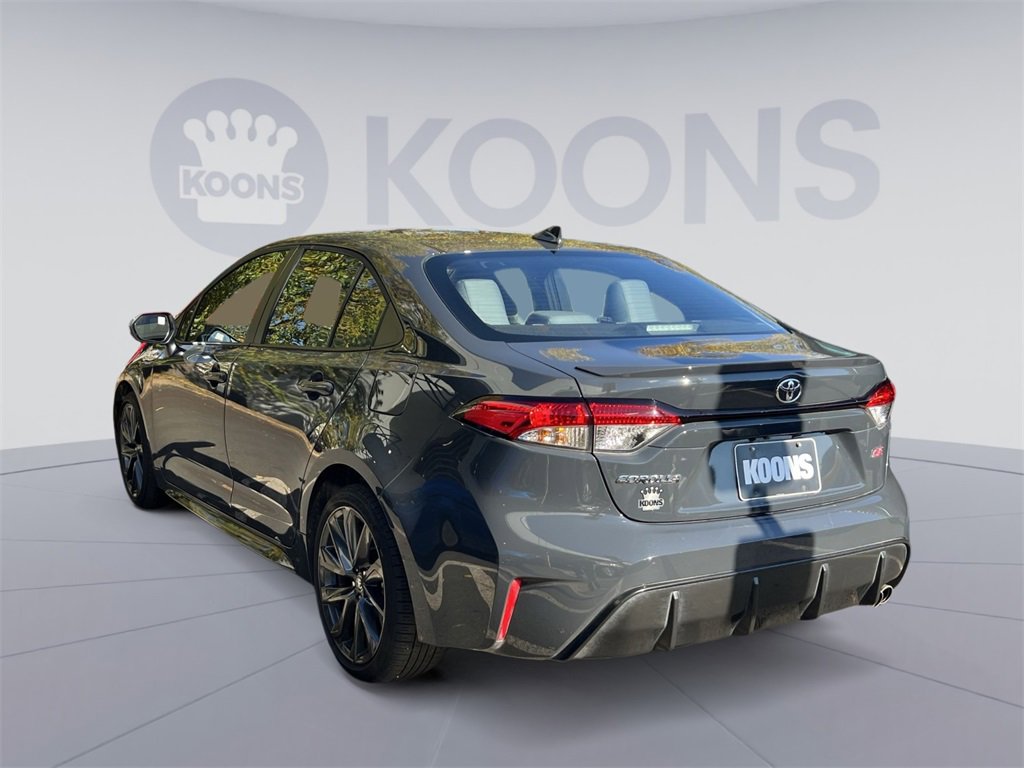 Used 2025 Toyota Corolla SE image 2