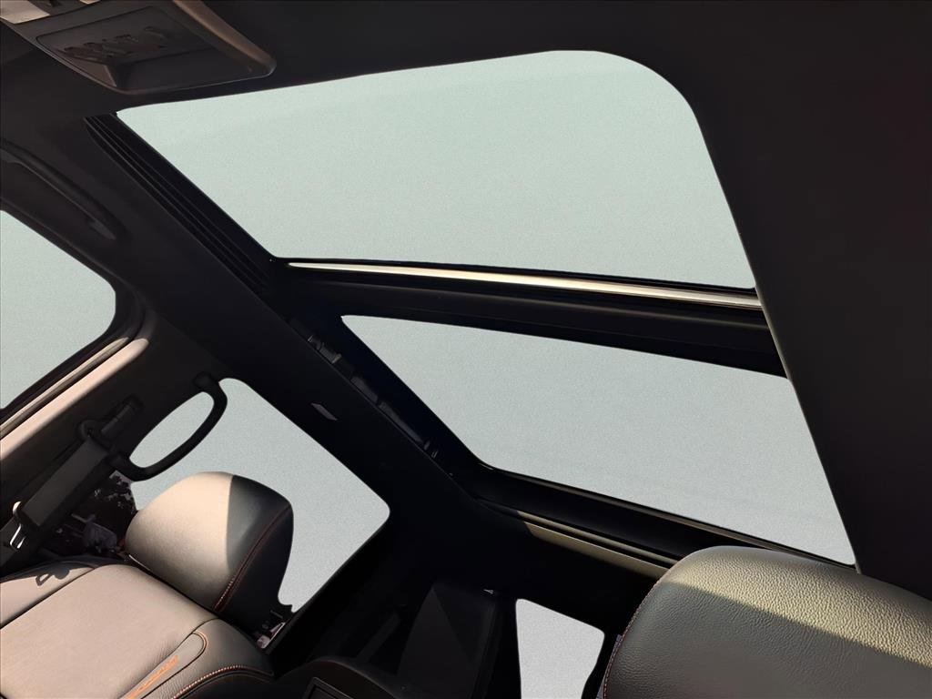 Used 2024 Nissan Titan PRO-4X w/ Pro-4x Convenience Package image 14