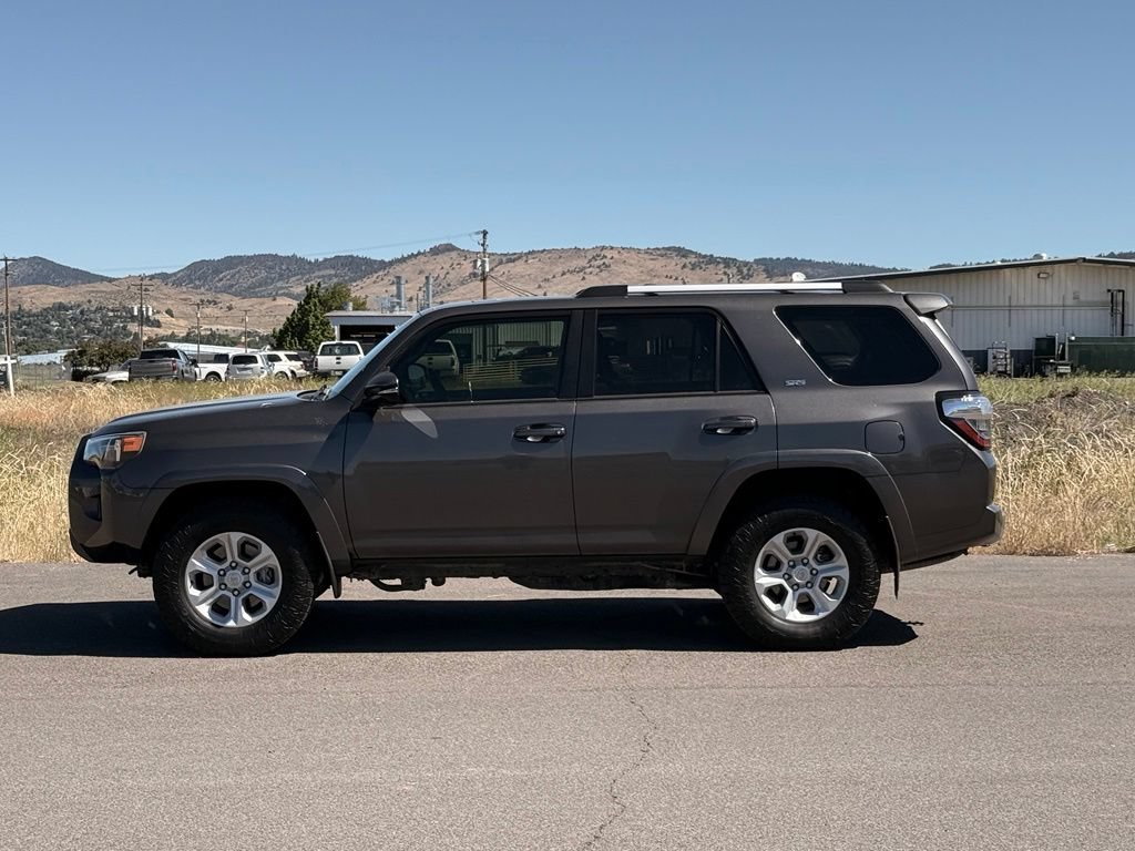 Used 2022 Toyota 4Runner SR5 Premium w/ Moonroof Package AWD/4WD image 3