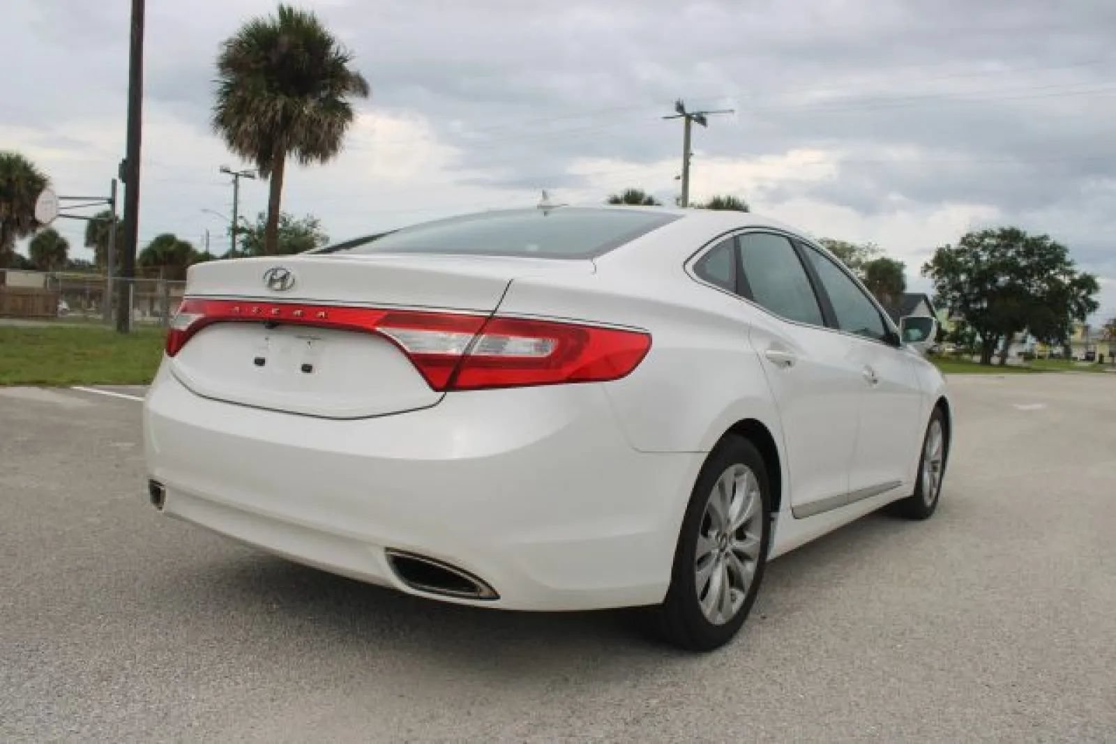 Used 2013 Hyundai Azera FWD image 25
