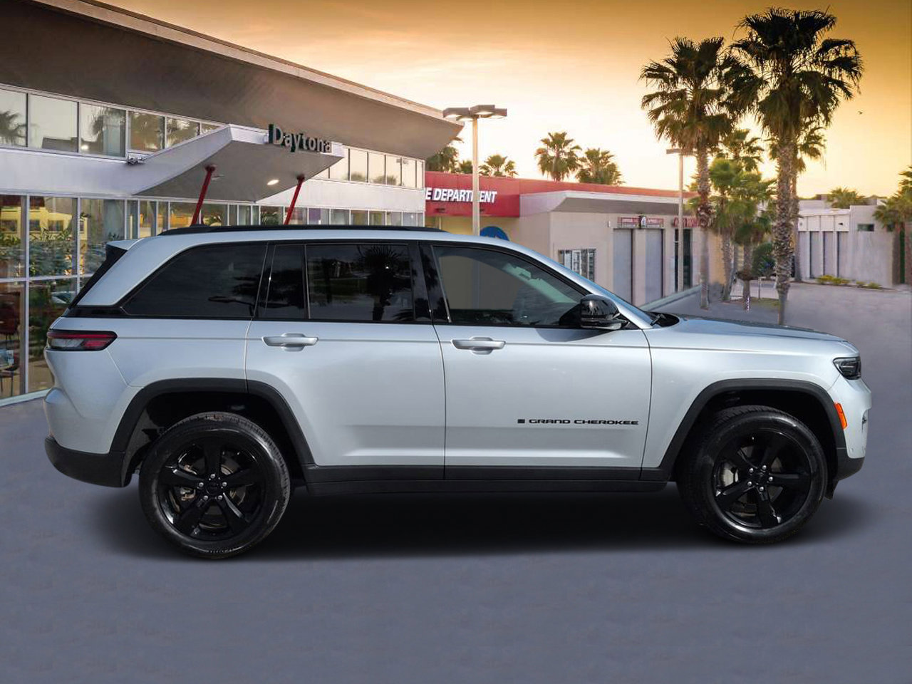 Used 2023 Jeep Grand Cherokee Limited w/ Luxury Tech Group II RWD image 2
