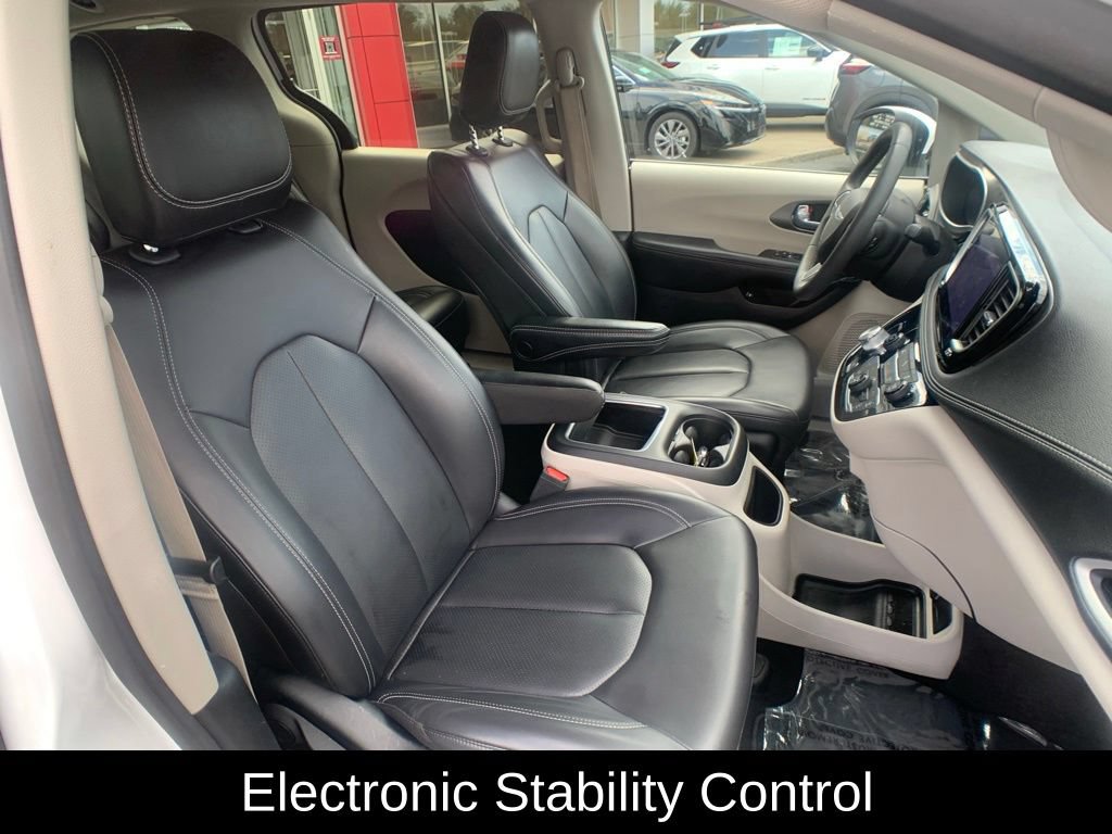 Used 2023 Chrysler Pacifica Touring-L FWD image 29