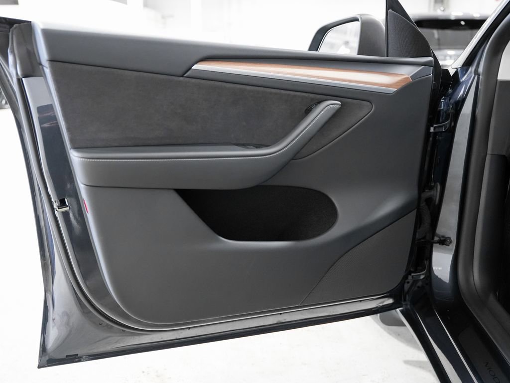 Used 2024 Tesla Model Y Long Range AWD/4WD image 31