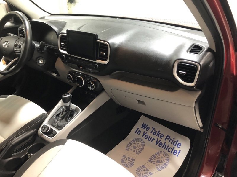 Used 2023 Hyundai Venue SEL image 13