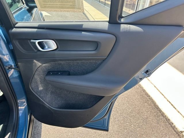 Certified 2025 Volvo XC40 B5 Core AWD/4WD image 12