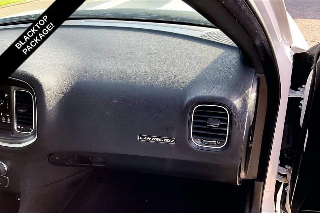 Used 2022 Dodge Charger SXT RWD image 16