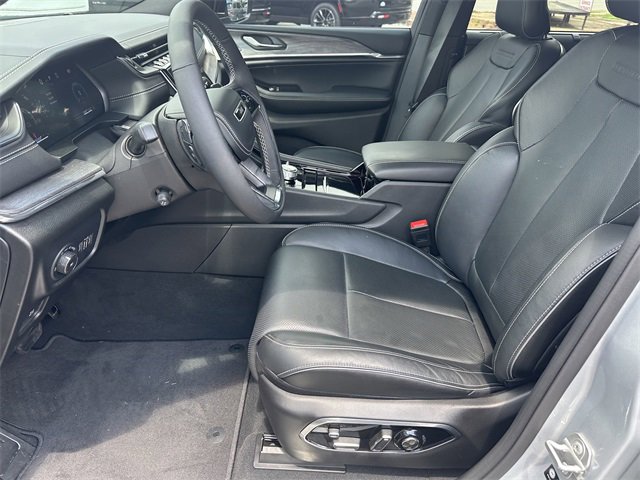 Used 2024 Jeep Grand Cherokee L Overland w/ Luxury Tech Group IV image 9