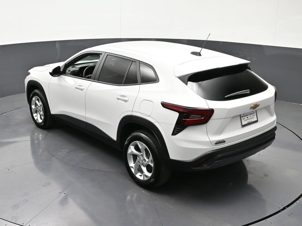 Certified 2025 Chevrolet Trax LS w/ LS Convenience Package FWD image 18