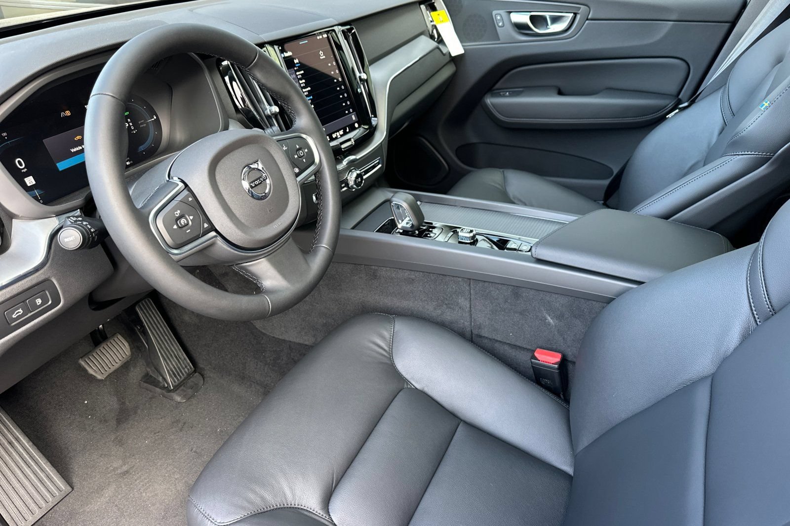 New 2025 Volvo XC60 T8 Core w/ Protection Package Premier AWD/4WD image 9