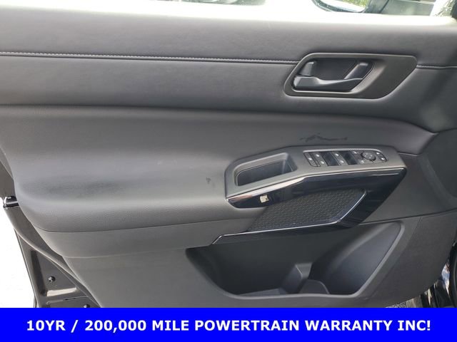 Used 2025 Nissan Pathfinder SV image 9