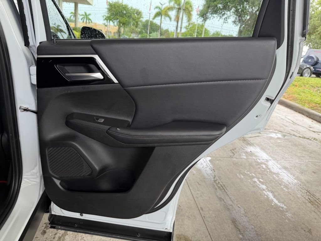Used 2023 Mitsubishi Outlander 4WD Plug-In Hybrid image 30