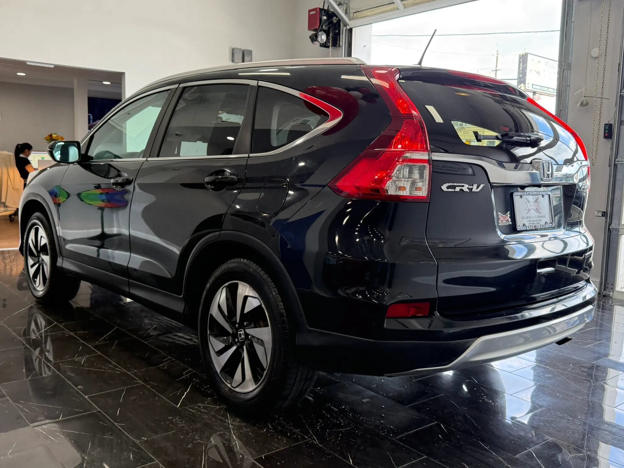 Used 2015 Honda CR-V Touring image 4