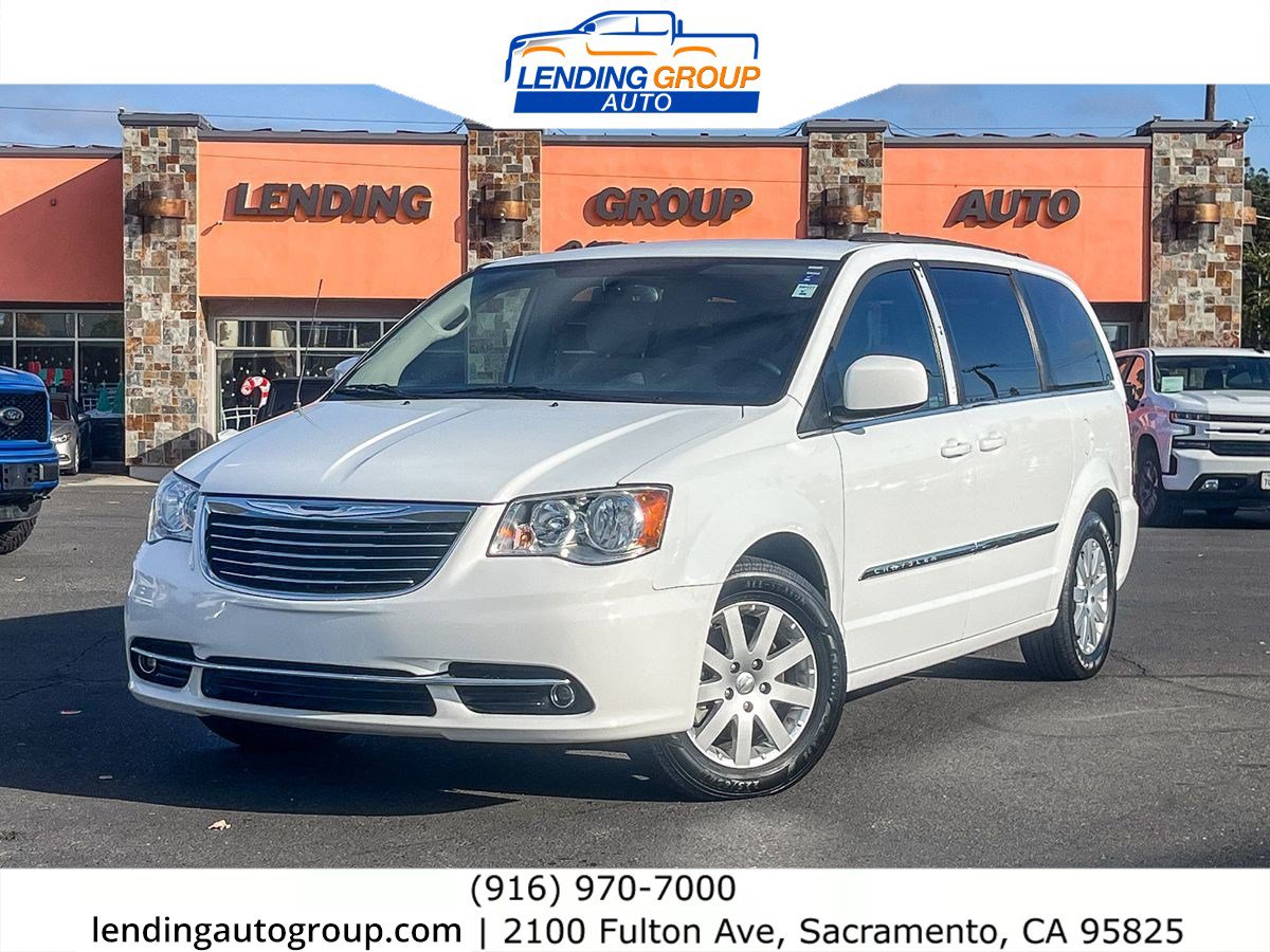 Used 2016 Chrysler Town & Country Touring image 1