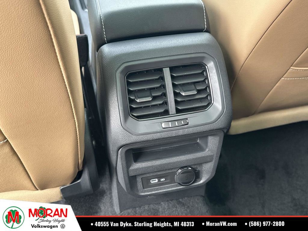 Used 2024 Volkswagen Tiguan SE R-Line AWD/4WD image 16