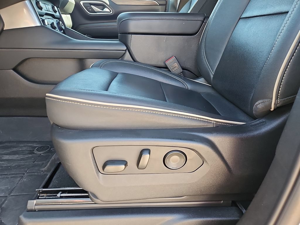 Used 2024 Chevrolet Suburban Premier w/ Premium Package AWD/4WD image 14